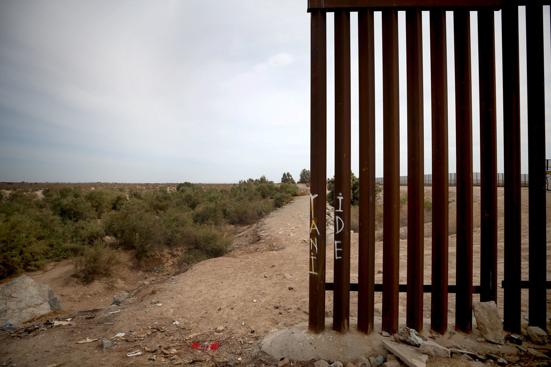 Border fence